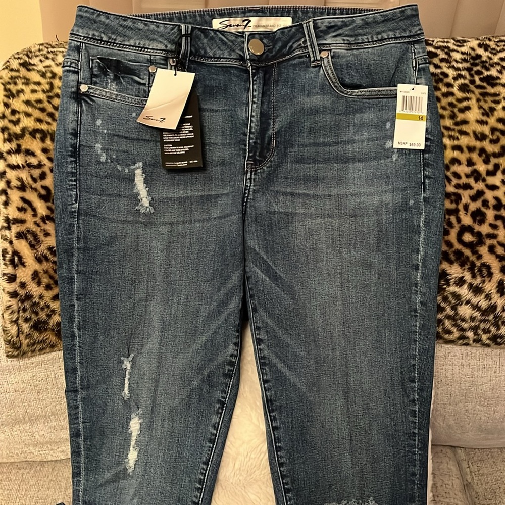 NWT Seven brand slim straight distressed jean, size 14